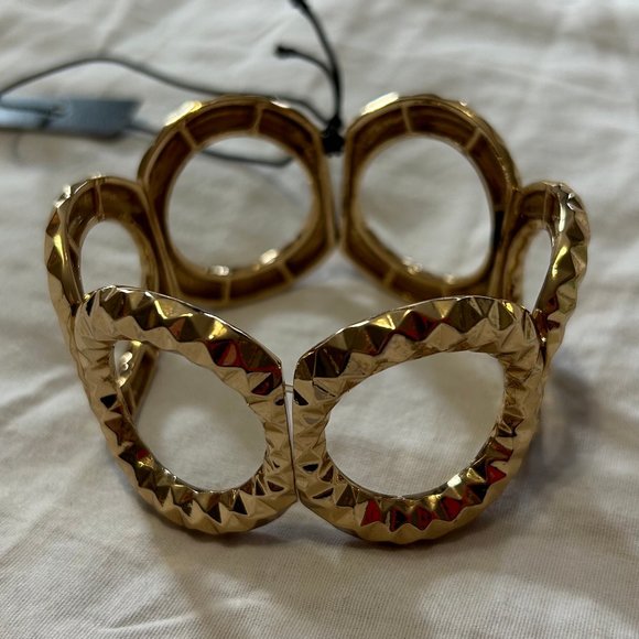 Hammered Gold Circle Stretch Statement Bracelet - Picture 3 of 8